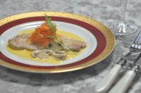 ポークフィレ肉のクリーム煮　春にんじんのラぺ　マシュルーム