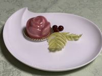 薔薇のフランボワーズチーズケーキミラーーケーキと抹茶のチョコレートリーフ